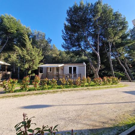 Camping Aux Portes De Cassis Рокфор-ла-Бедуль Екстер'єр фото