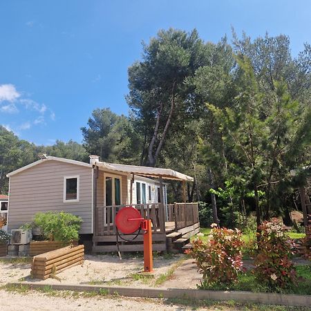 Camping Aux Portes De Cassis Рокфор-ла-Бедуль Екстер'єр фото