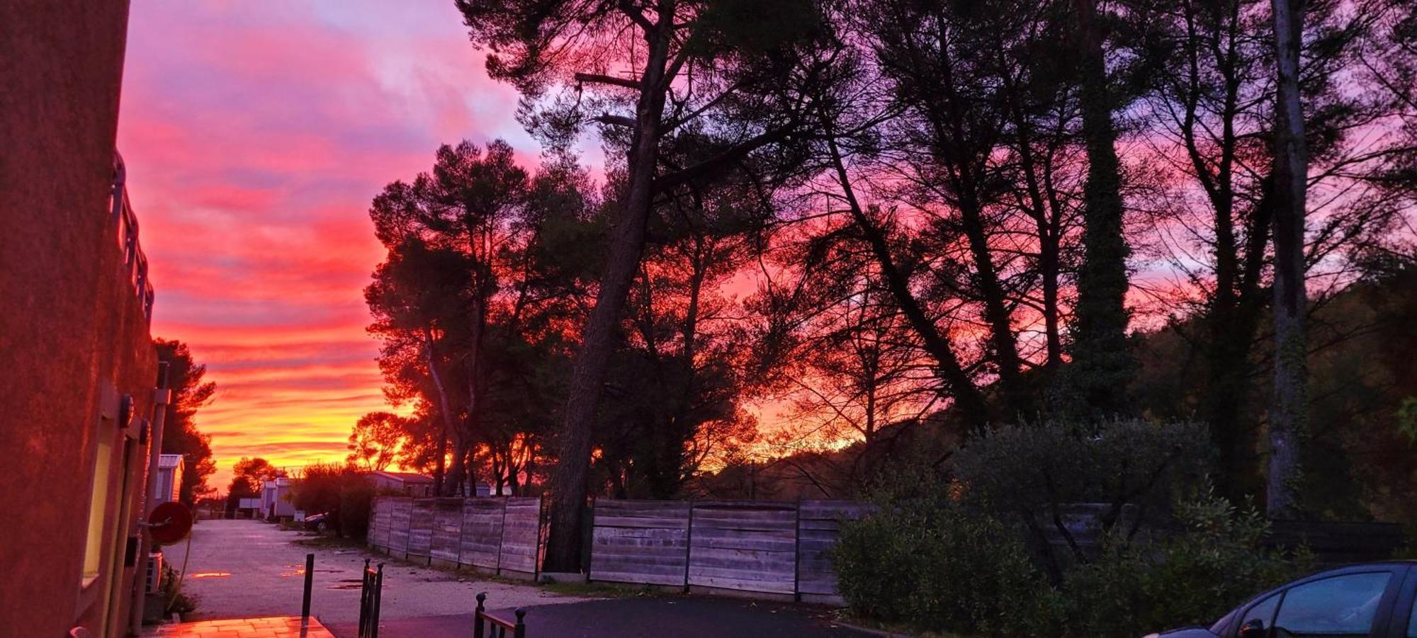 Camping Aux Portes De Cassis Рокфор-ла-Бедуль Екстер'єр фото