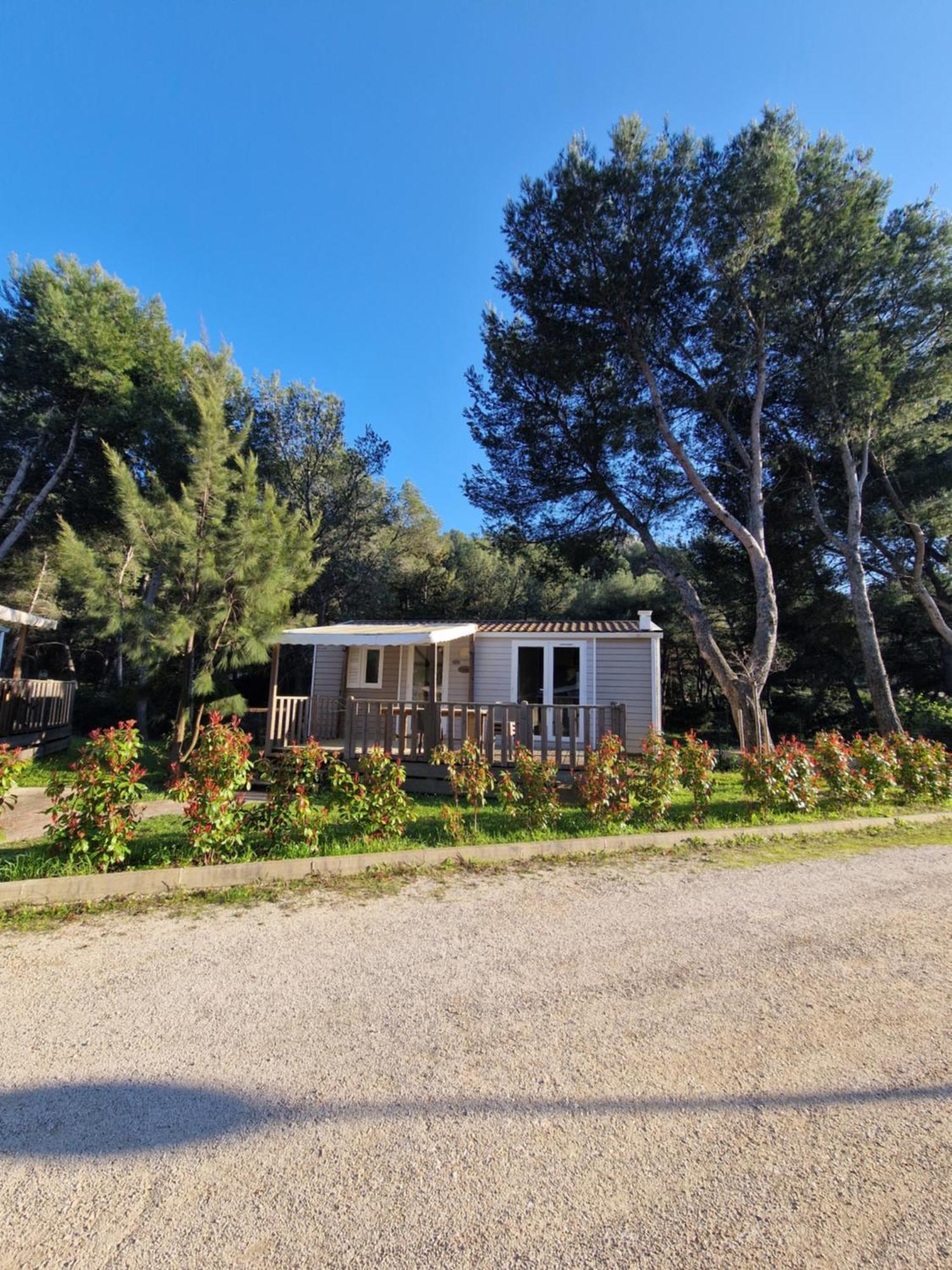 Camping Aux Portes De Cassis Рокфор-ла-Бедуль Екстер'єр фото