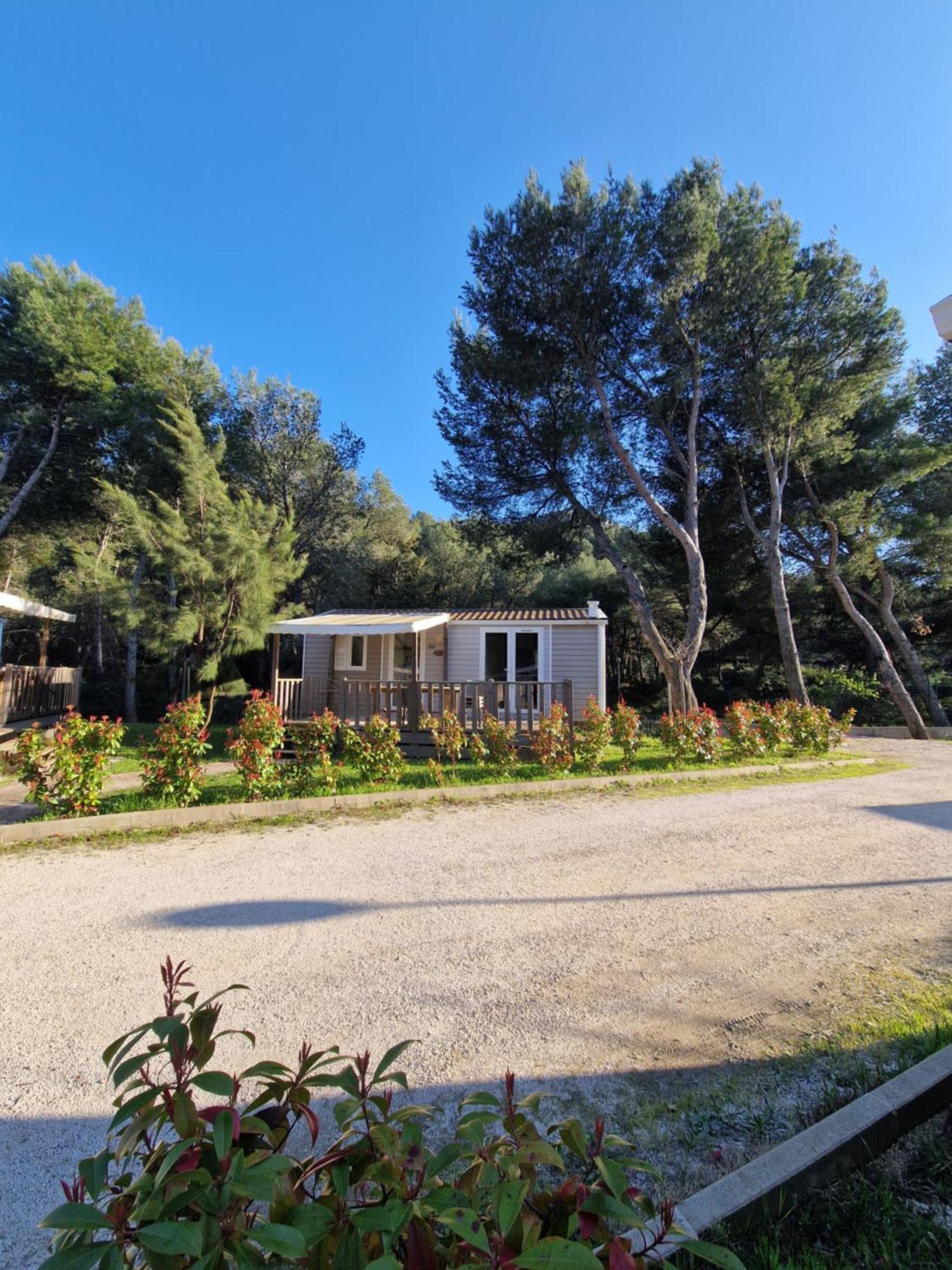 Camping Aux Portes De Cassis Рокфор-ла-Бедуль Екстер'єр фото