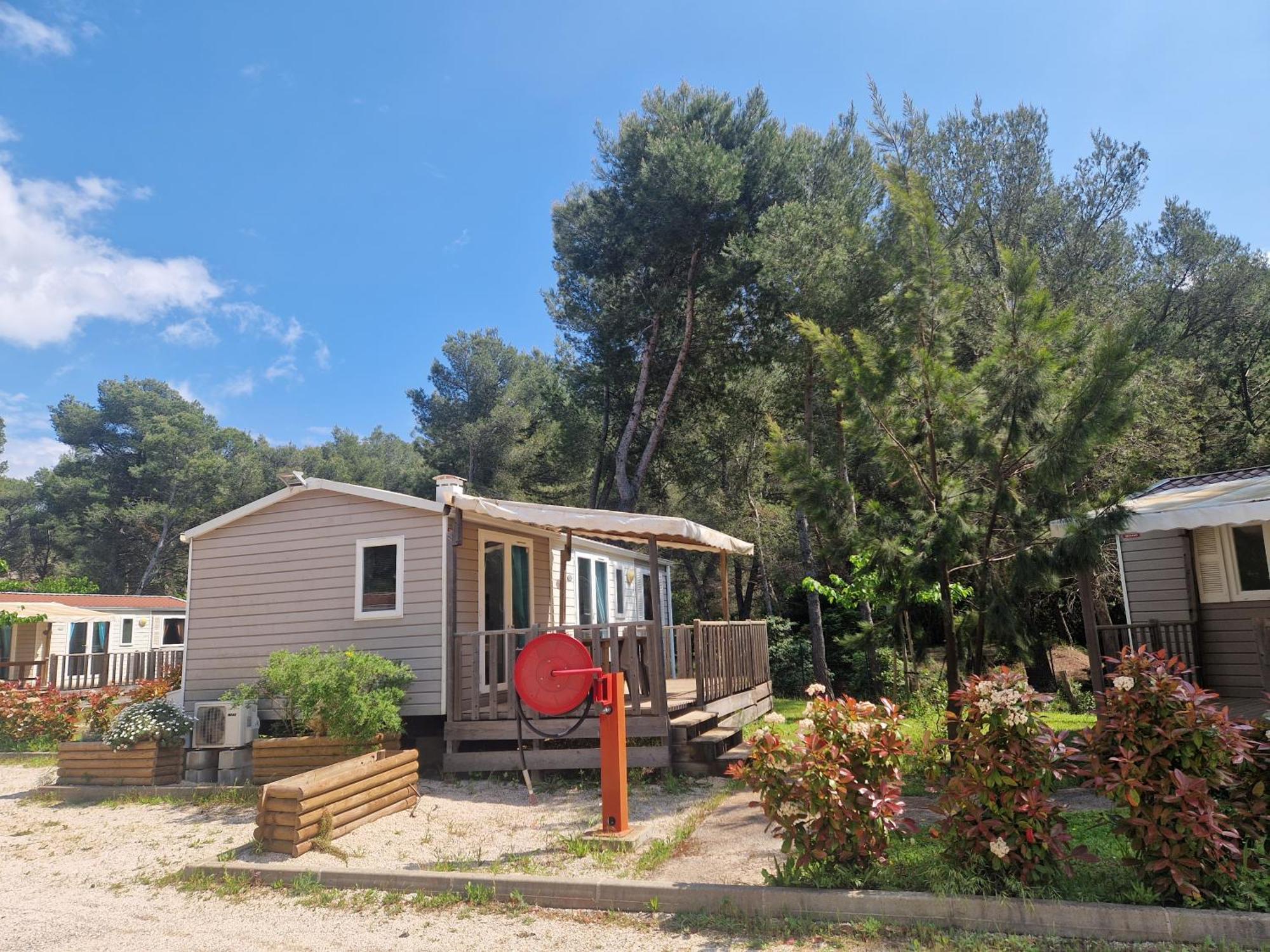 Camping Aux Portes De Cassis Рокфор-ла-Бедуль Екстер'єр фото