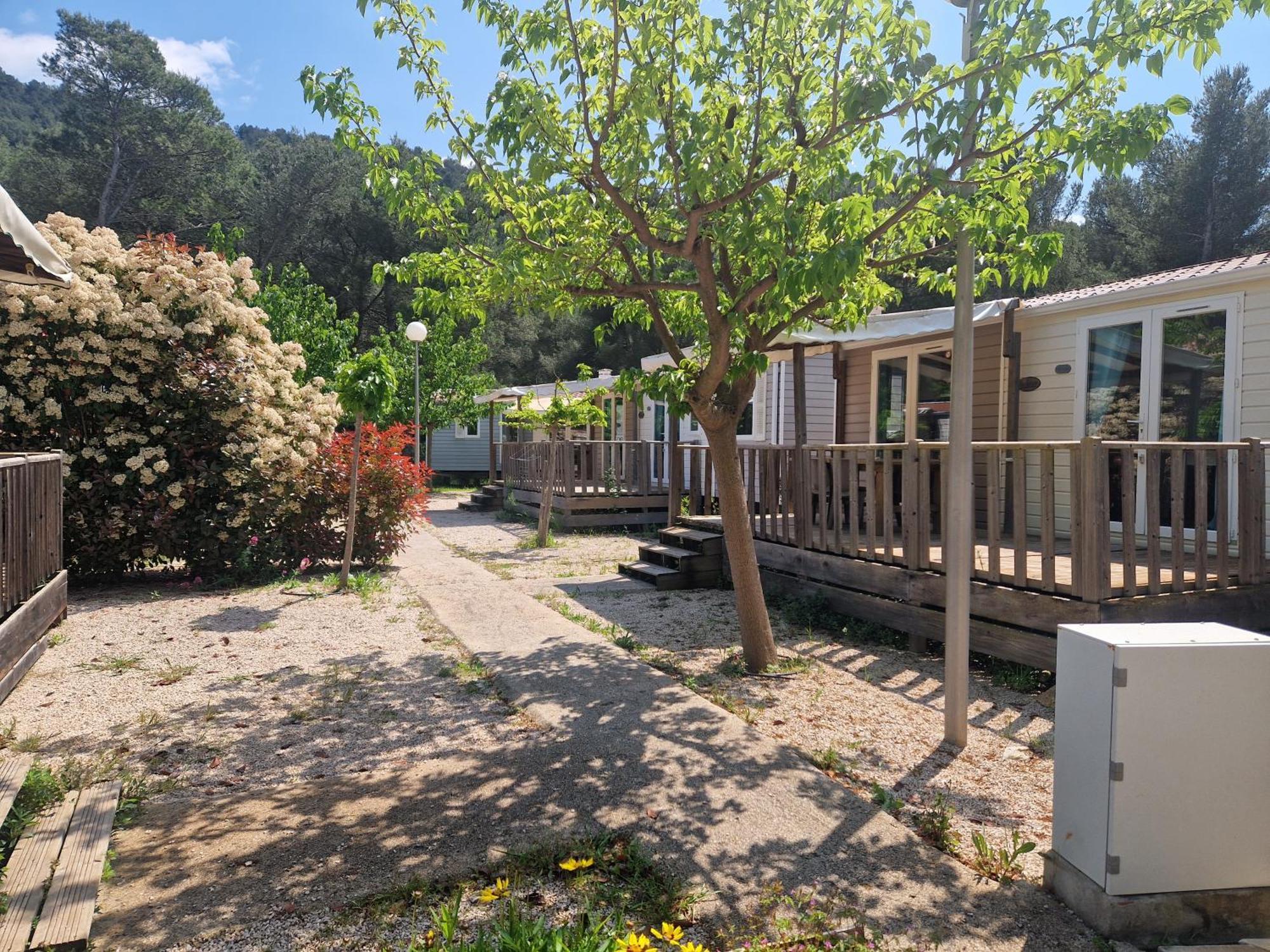 Camping Aux Portes De Cassis Рокфор-ла-Бедуль Екстер'єр фото