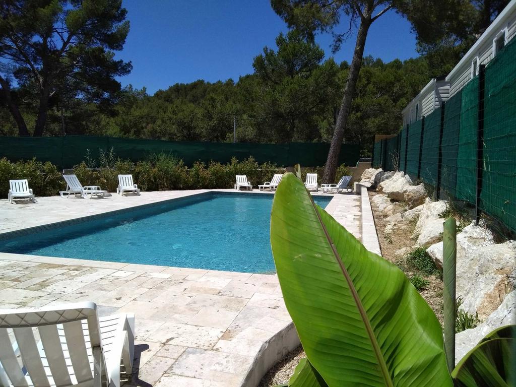 Camping Aux Portes De Cassis Рокфор-ла-Бедуль Екстер'єр фото
